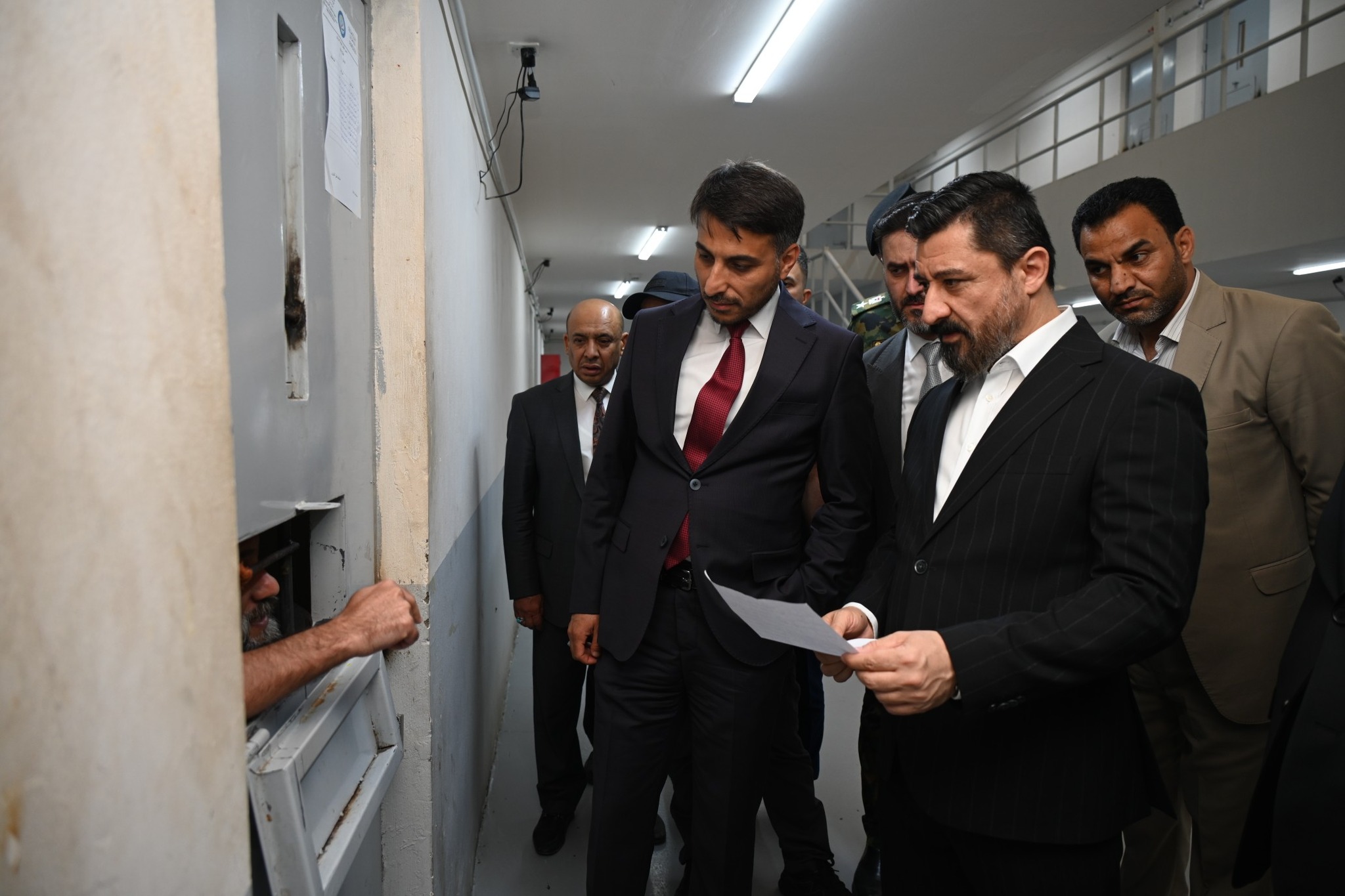 خلال زيارته إلى سجن النجف.. وزير العدل يوجه بتطوير الورش التأهيلية و توفير المستلزمات الأساسية وتحسين الخدمات الصحية وفقا للضوابط الطبية .